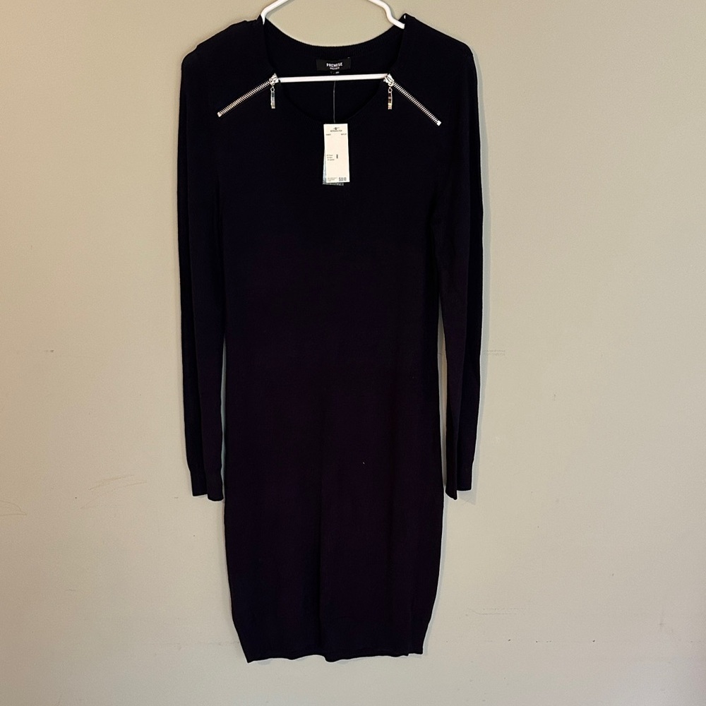 Premise Elegant Black Long Sleeve Dress with Chain Accent - Picture 1 of 3